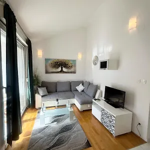 Apartment My Place, Split